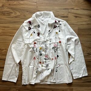 NEW Elegant White Floral Blouse